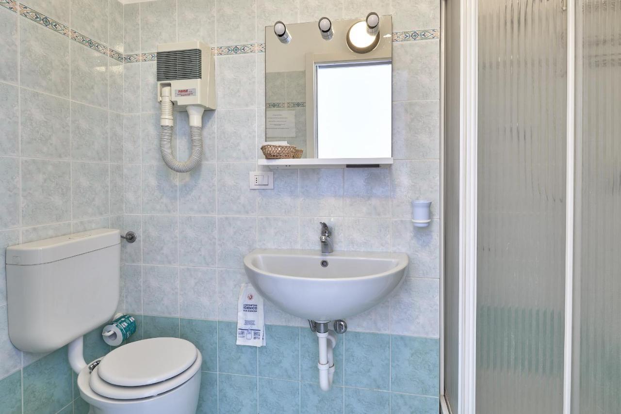 Albergo Natalina Finale Ligure Bagian luar foto
