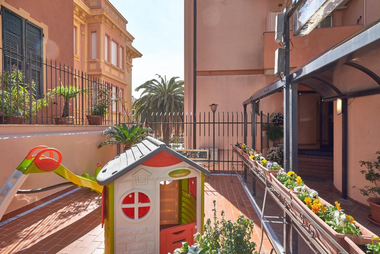 Albergo Natalina Finale Ligure Bagian luar foto