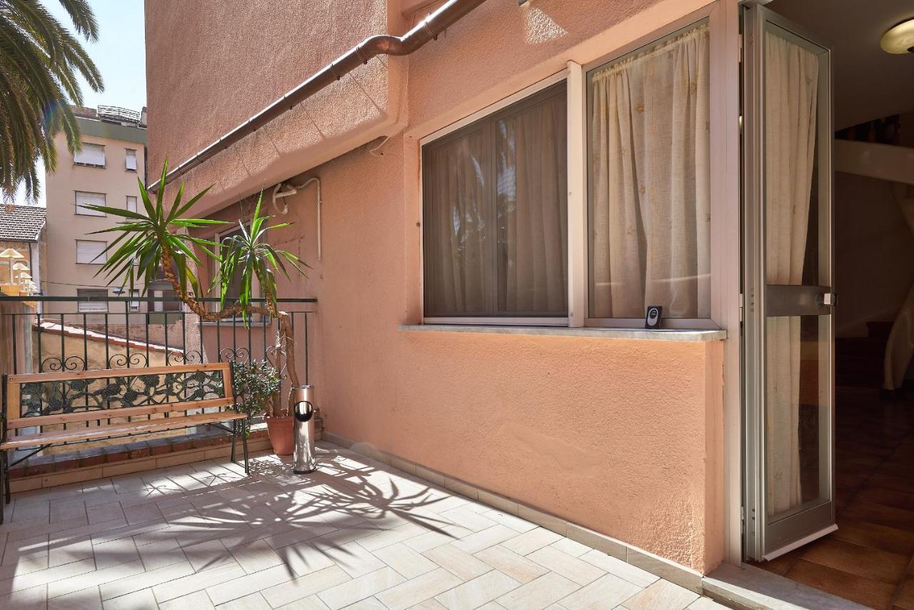 Albergo Natalina Finale Ligure Bagian luar foto