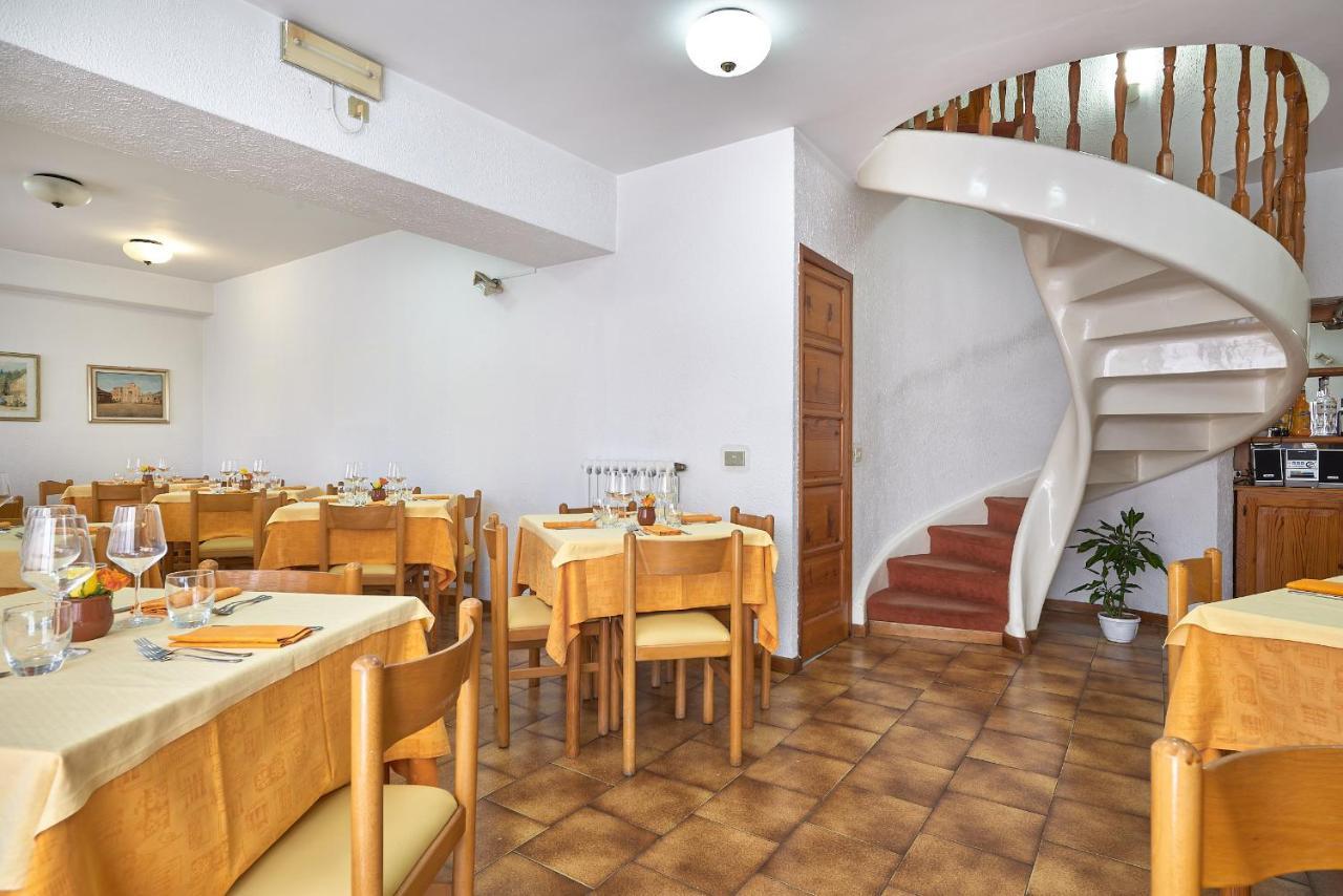 Albergo Natalina Finale Ligure Bagian luar foto