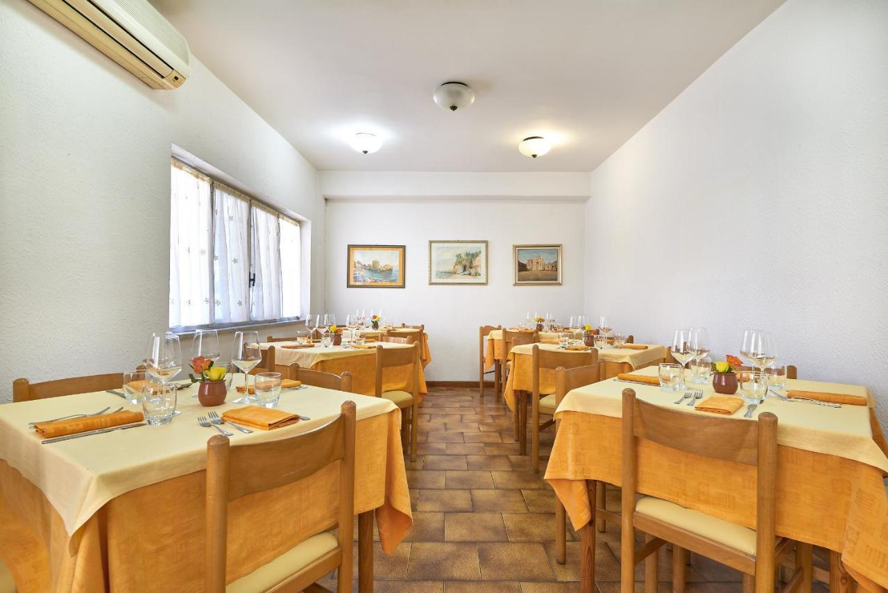 Albergo Natalina Finale Ligure Bagian luar foto