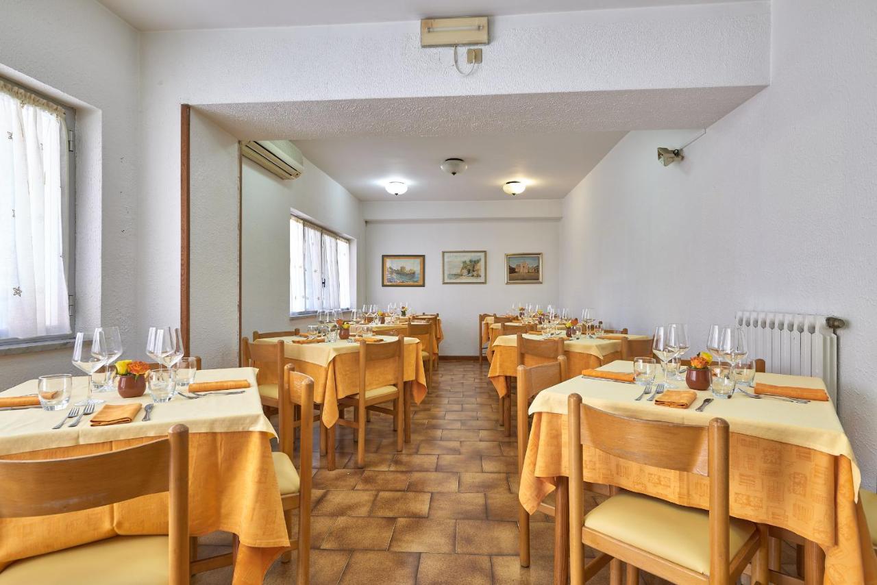 Albergo Natalina Finale Ligure Bagian luar foto