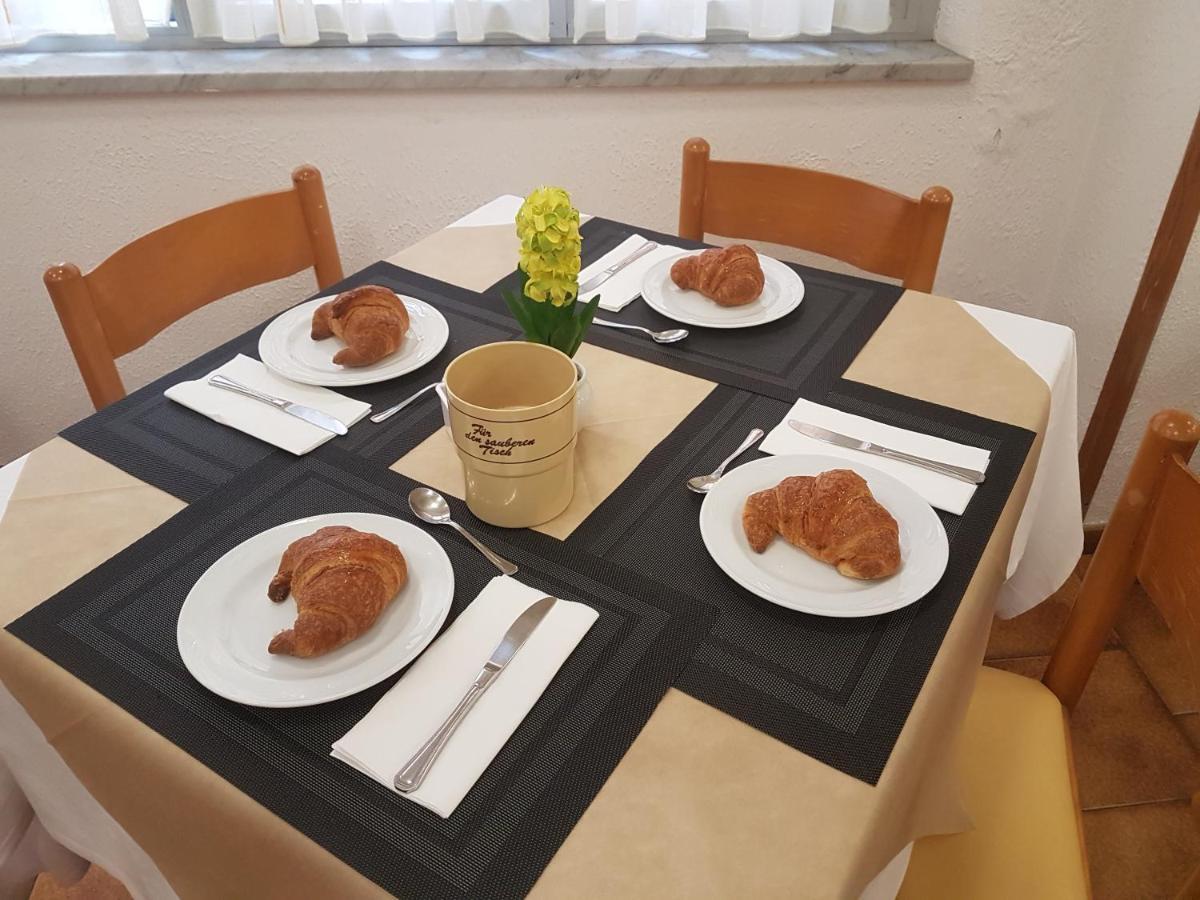 Albergo Natalina Finale Ligure Bagian luar foto