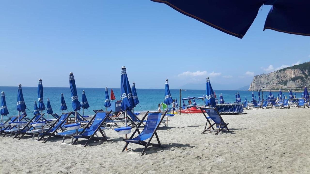 Albergo Natalina Finale Ligure Bagian luar foto